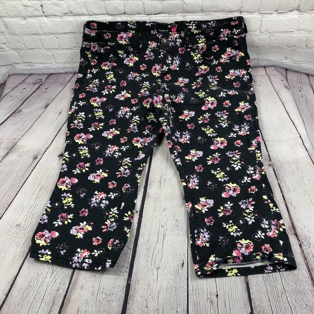 *Torrid Women's Floral Capri Cropped Pants Size 14